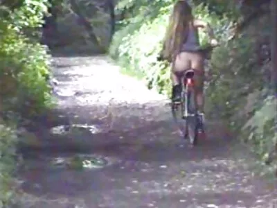 Blond tonåring sprider sig porno sex film gratis och blir fingerad