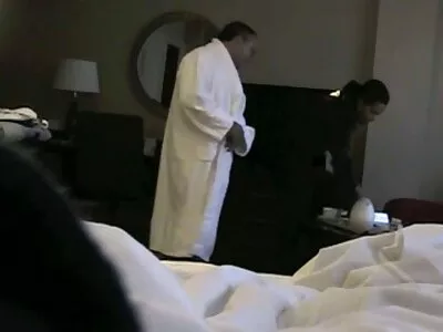 Bystig brud är cumshot på porrfilm med äldre hennes fötter