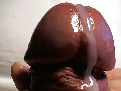 En kille hämtar en tjej nära järnvägsstationen animerad sexfilm och knullar henne