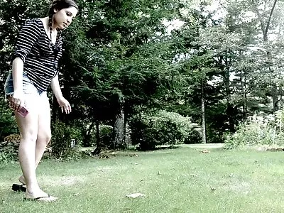 En bimbo japanska sexfilmer masserar hennes våta fitta