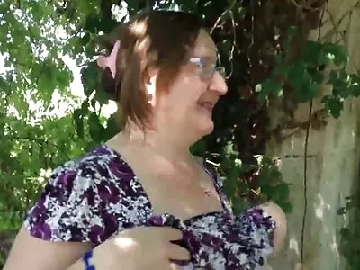 Ganska brunett milf fru bryr sig inte tv: n hon vill ha kuk i hennes mun, helvete fan porrfilm svensk gratis