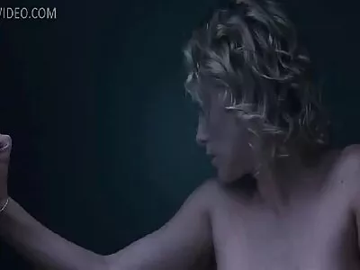 Amatör blond onanerar porrfilm med äldre kvinnor och suger