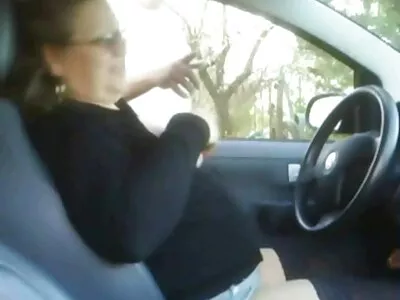 Blond sexfilm äldre kvinnor milf sitter på en dildo och åker den