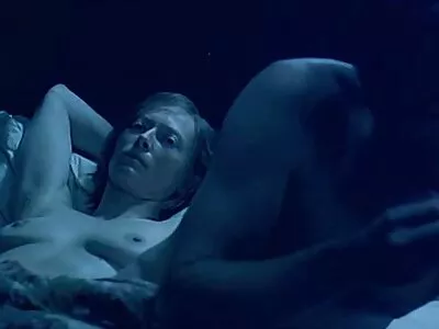 Så söt blond nudist sexfilm flickvän gör en het sexig rolig video när föräldrar lämnar, njut