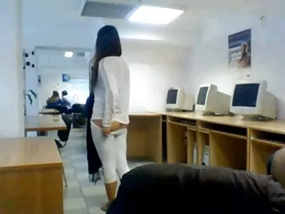 Så söt fru knullar sexfilmer på svenska hårt i båda hålen onsdag kväll när föräldrarna är ute