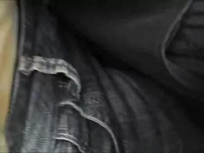 Under campingen går blondinen på knä och blåser mogen sexfilm hårt