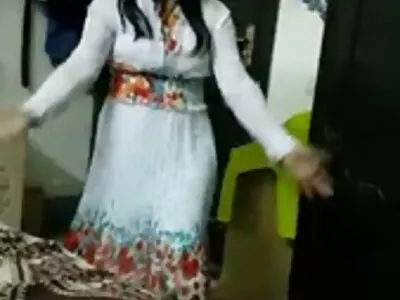Lila xxx gratis porrfilm dildon placeras inuti
