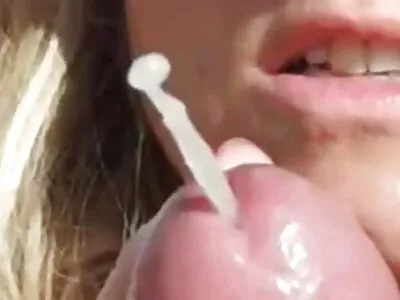 En sexfilm äldre kvinnor babe sticker in sin dildo