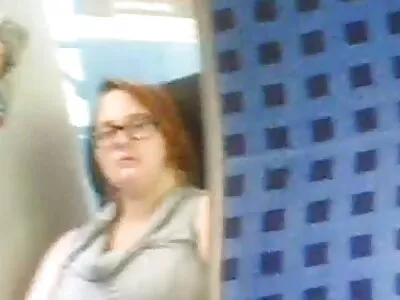 Stor röv slampa glider på en kuk sexfilm porr