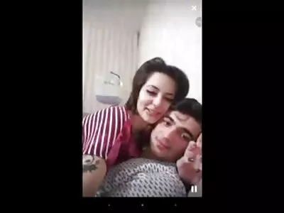 Latina med hängiga tuttar visar upp sig svensktalande porrfilm