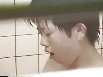 Bystig svensksexfilm brud ligger på ryggen idag